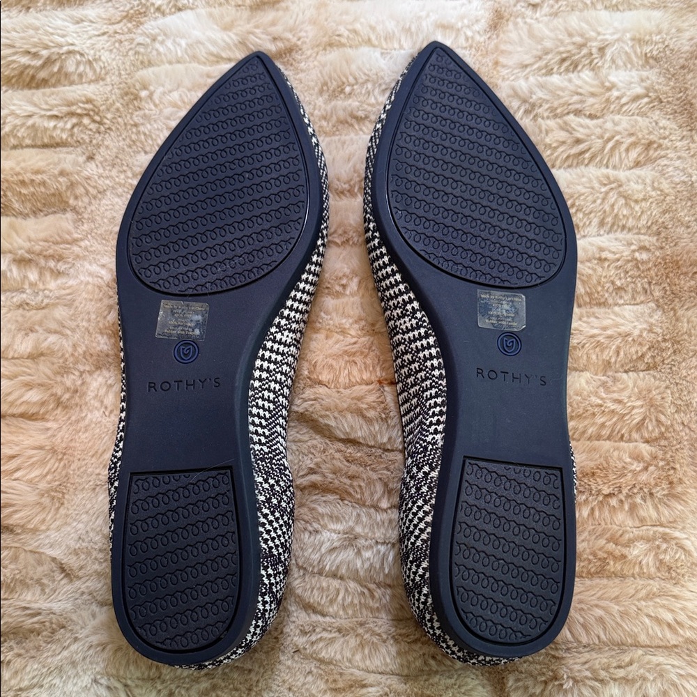 Rothy's Navy Houndstooth Point in Flat
Shoes 8.5 - Picture 8 of 9